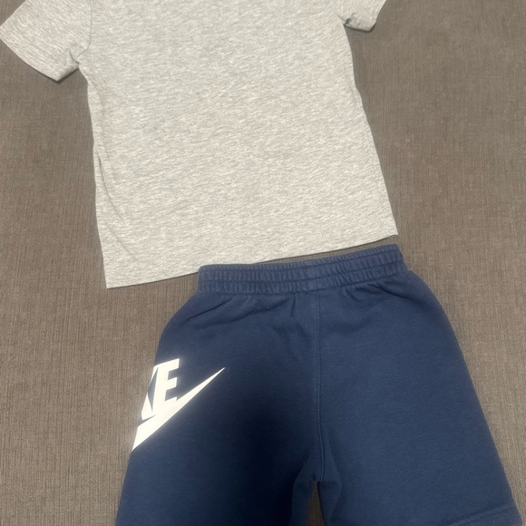 Nike Air Gray and Blue Kids Outfit 4T - Picture 2 of 2